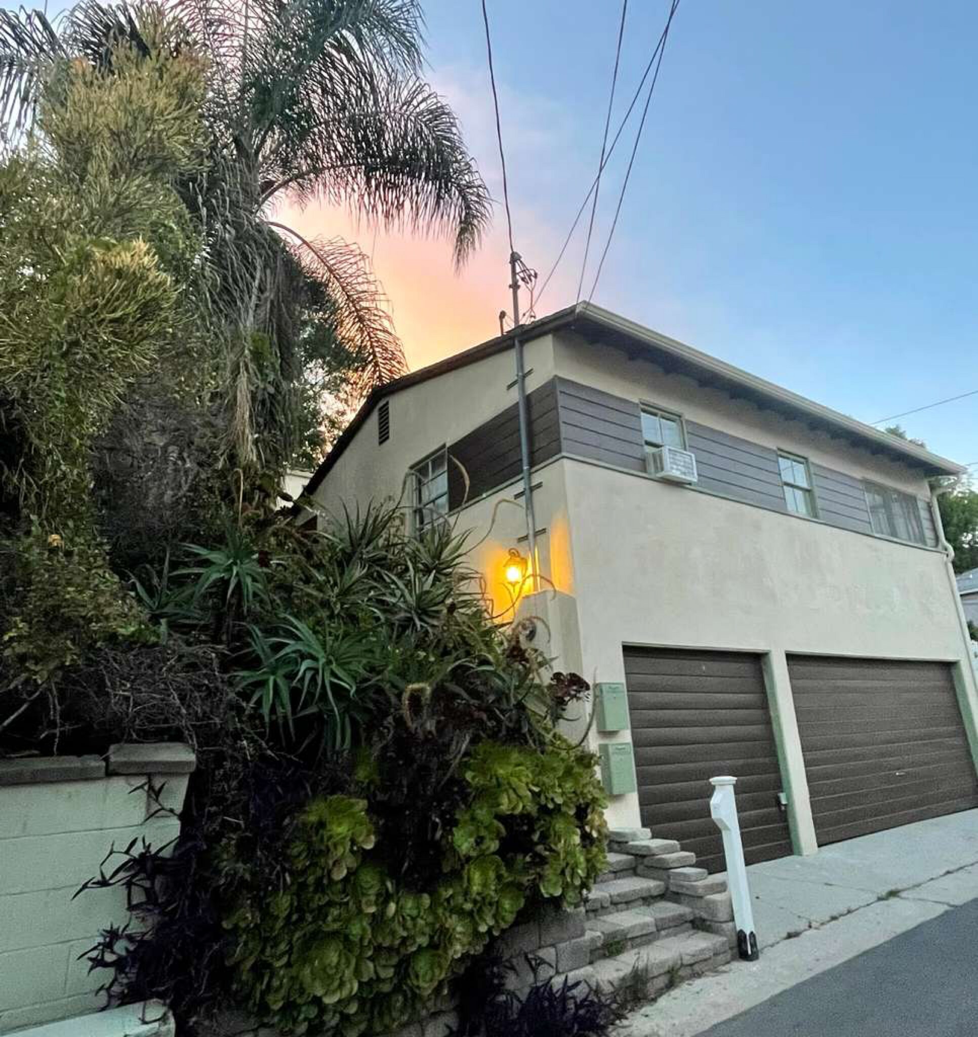 Building Photo - 1551 Rendall Pl