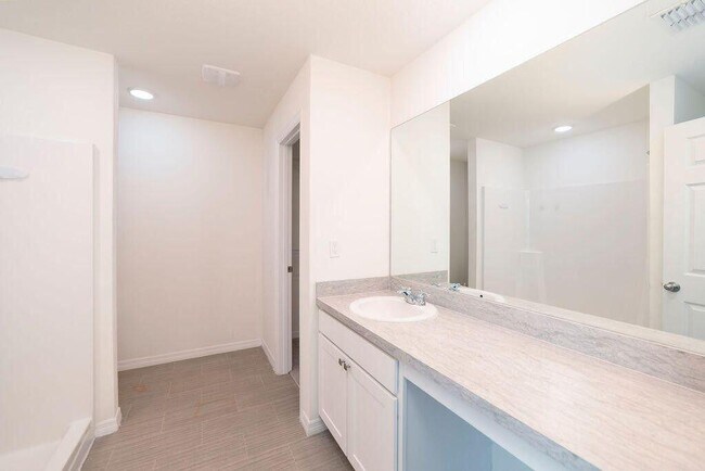 Building Photo - 1381 SE Bayharbor St