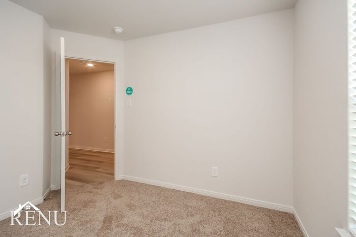 Building Photo - 10446 Sweetwater Creek Dr