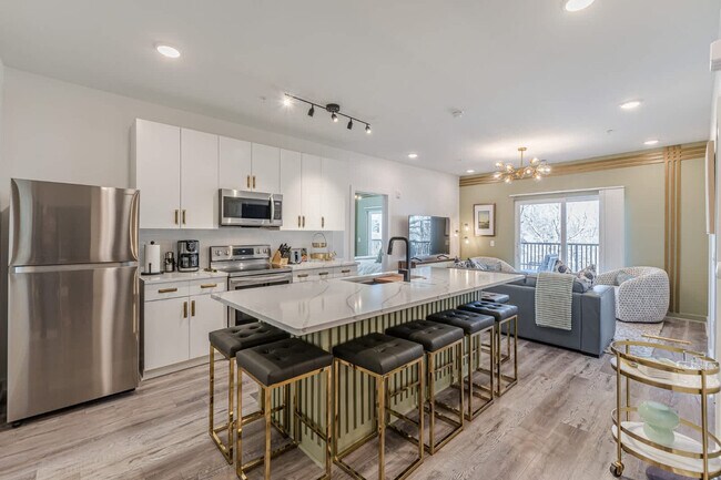 Building Photo - 525 Parkway Dr NE