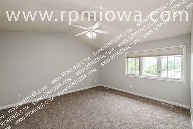Building Photo - 15803 Hawthorn Dr