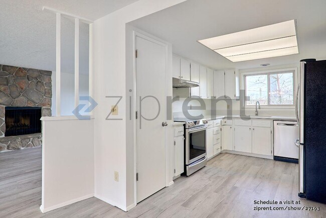 Building Photo - Unit