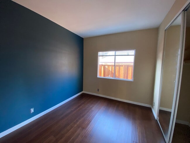 Building Photo - BLOSSOM VALLEY - Beautifully updated end u...