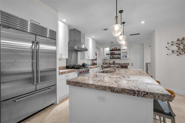 Building Photo - 627 Alcazar Ave