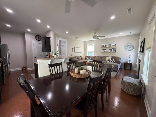 Building Photo - Available now. Amazing 4 BR/2.5 BA Home Available at Shellring at St Thomas Island!