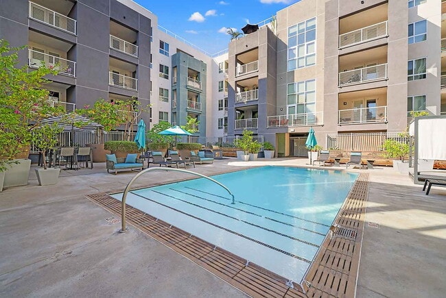 Building Photo - The Dylan