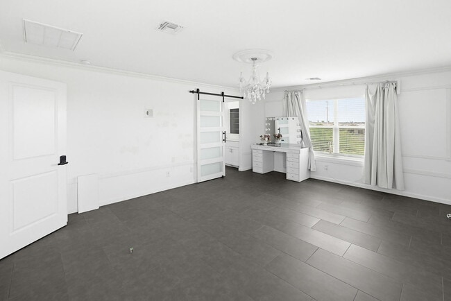 Building Photo - 6815 W Encinas Ln