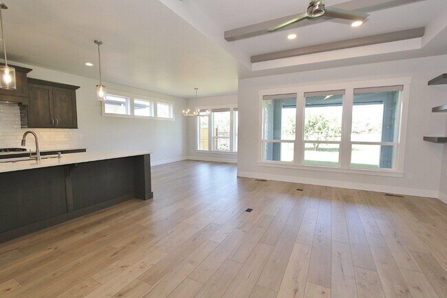 Building Photo - Immaculate Single-Level Home in Reveille de Valor