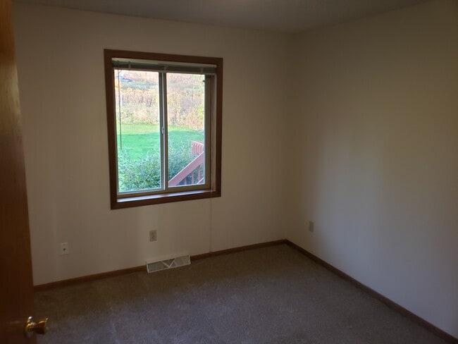 Building Photo - 624 N 16th Ave