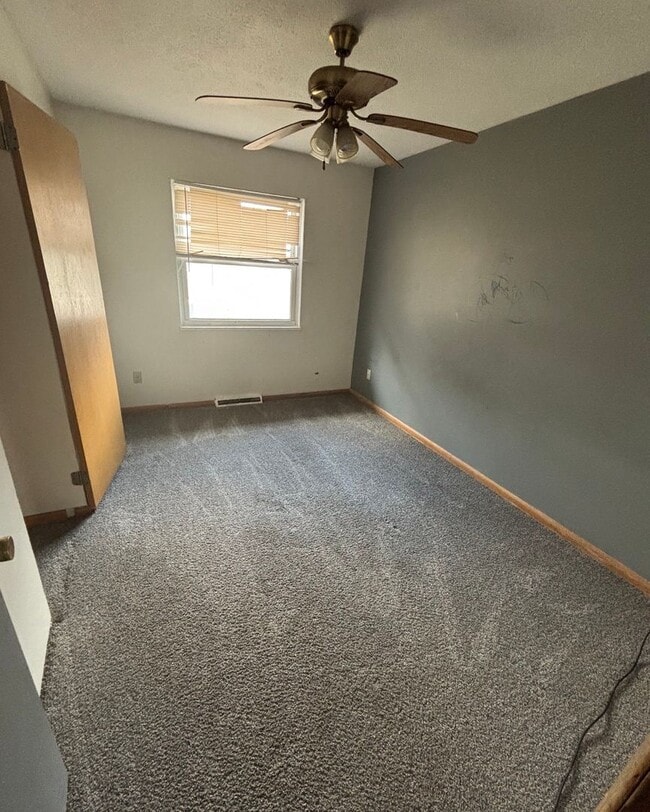 Building Photo - 5074 Miller Ave
