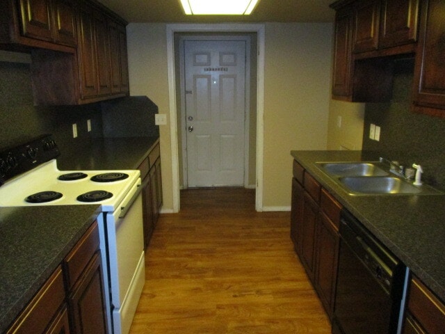 Building Photo - 1936 Lariat Cir