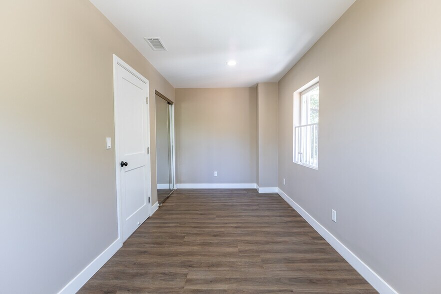 Bedroom 2 - 8424 Grenoble St