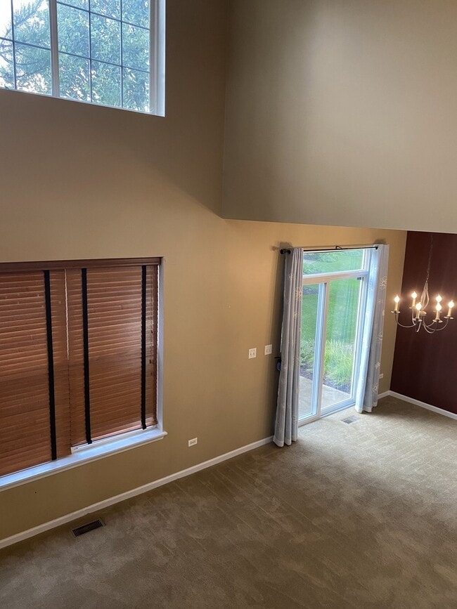 Building Photo - 2824 White Thorn Cir
