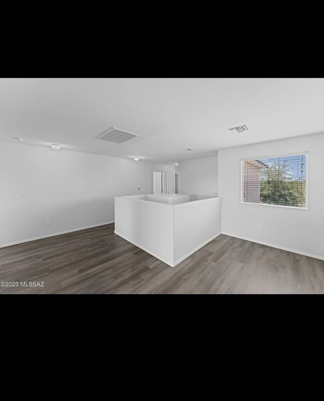 Building Photo - 878 W Placita El Cauce Rico