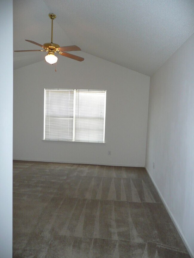 Building Photo - 147 Springwood Ln
