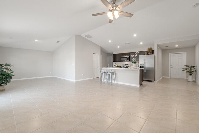 Building Photo - 3197 SW Armucher St