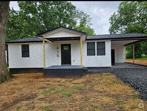 Building Photo - 2BD/1BA Home in Newton