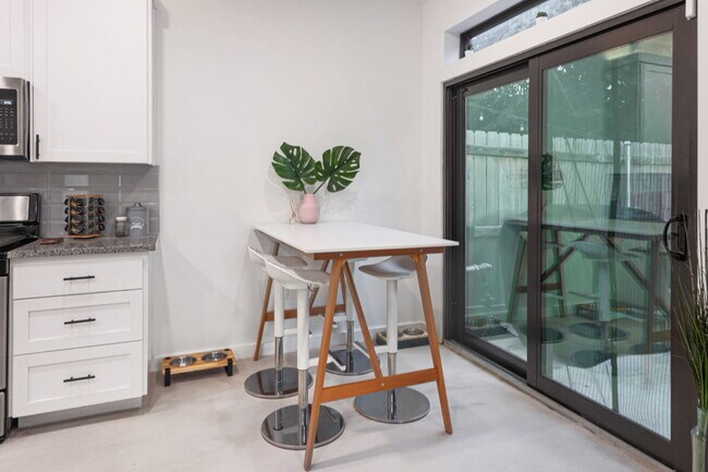 Building Photo - Spacious 3-Bedroom Townhouse Retreat