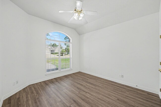 Building Photo - 3334 Hemingway Dr