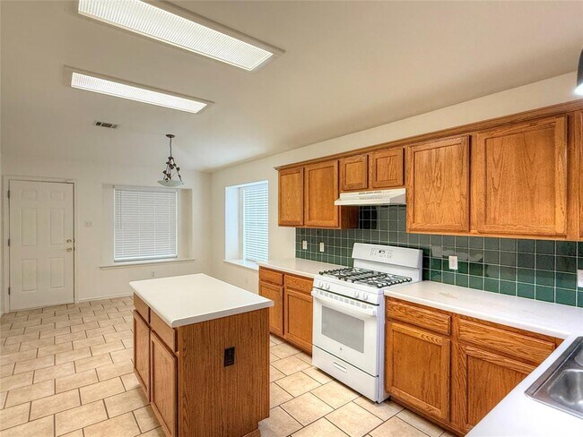 Building Photo - 700 House Creek Dr