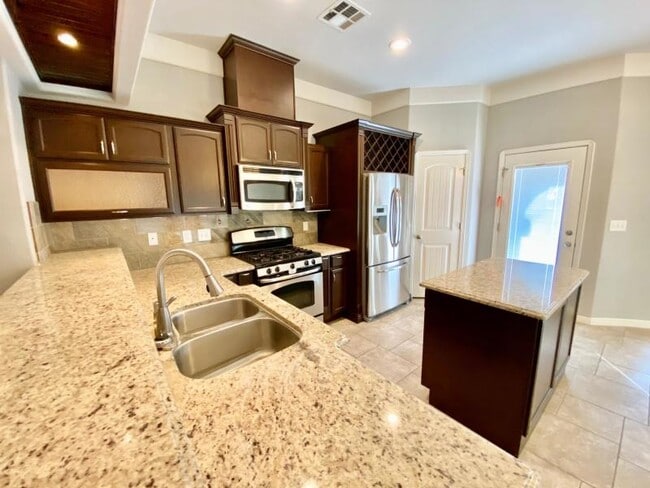 Building Photo - 2233 Amber Point Pl