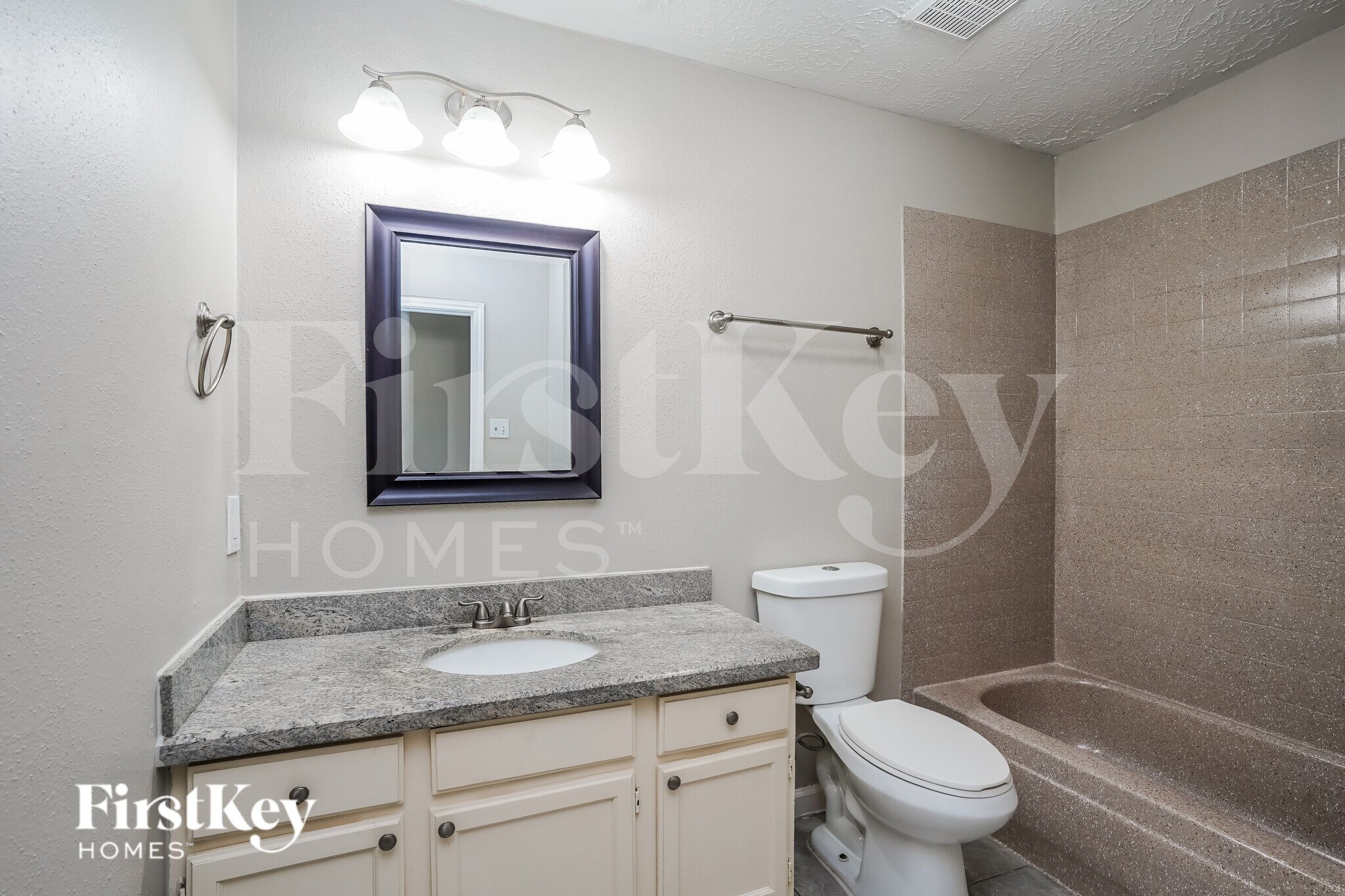 Building Photo - 17927 Lake Manor Dr