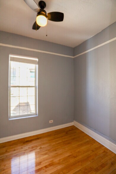 Building Photo - 3525 W Dickens Ave