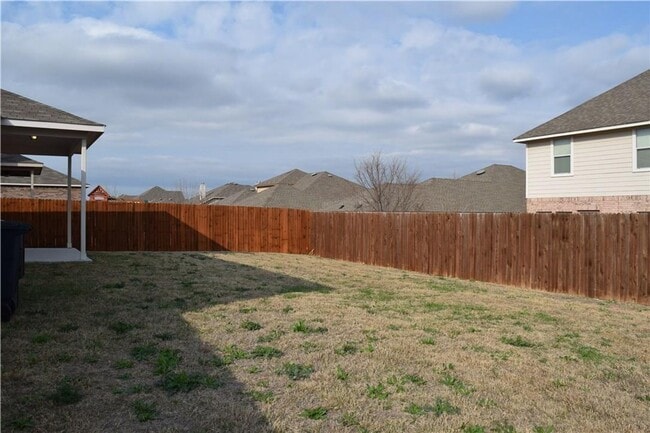Building Photo - Like New 3BR SFR w/ Covered Patio & Fenced Yard in Haslet