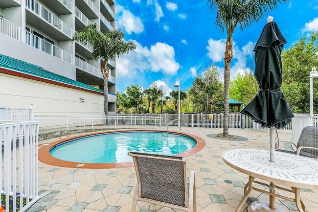 Building Photo - 13427 Blue Heron Beach Dr