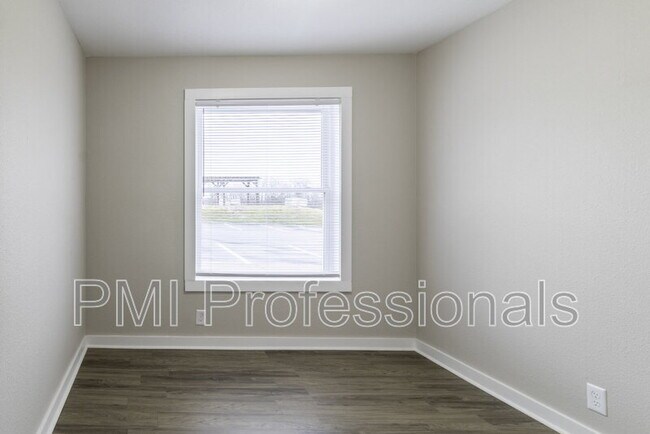 Building Photo - 124 Kingsridge Dr