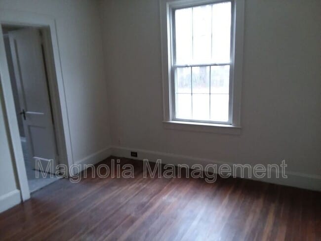 Building Photo - 410 Young St