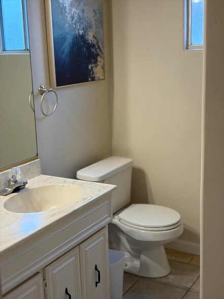 Building Photo - 558 A St