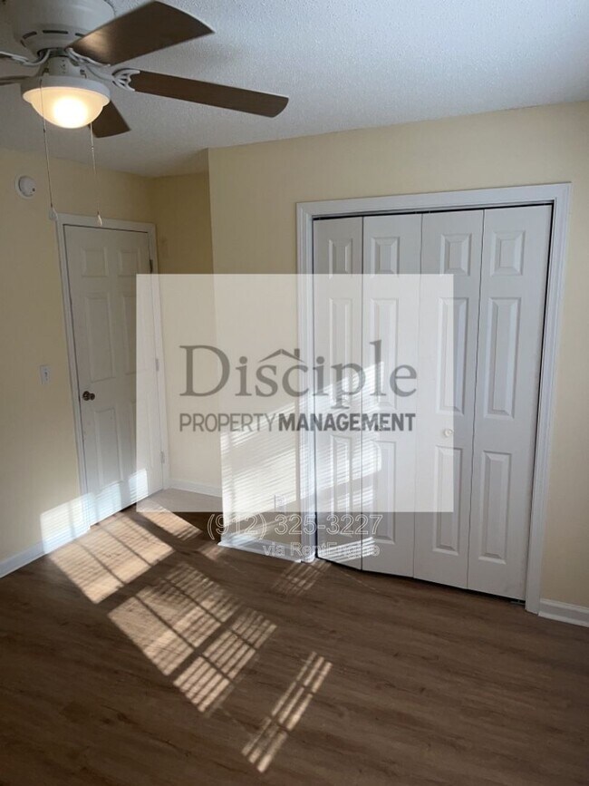 Building Photo - 295 Creekside Cir