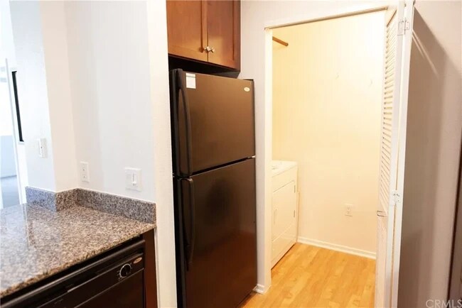 Building Photo - 1362 Scholarship