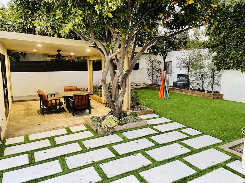 Tons of outdoor space, great for entertainig. - 3927 Degnan Blvd
