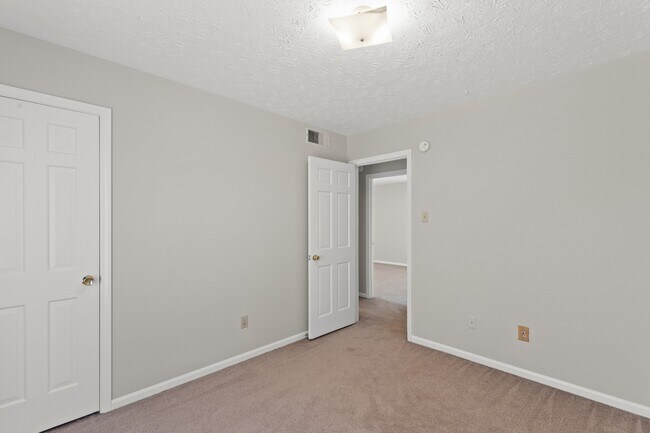 Building Photo - 1932 Mint Julep Ln