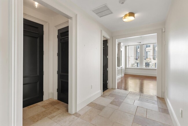 Building Photo - 20 Beacon St