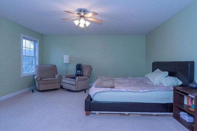 Building Photo - Bright, Spacious Home with Tons of Charm and Comfort