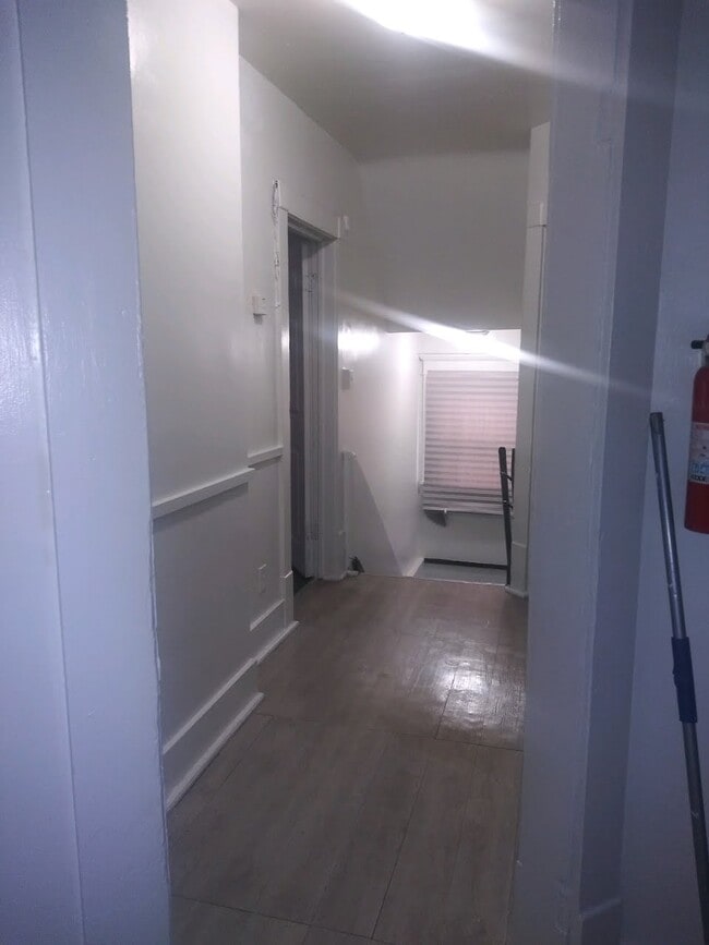 Building Photo - 818 Shorb Ave NW