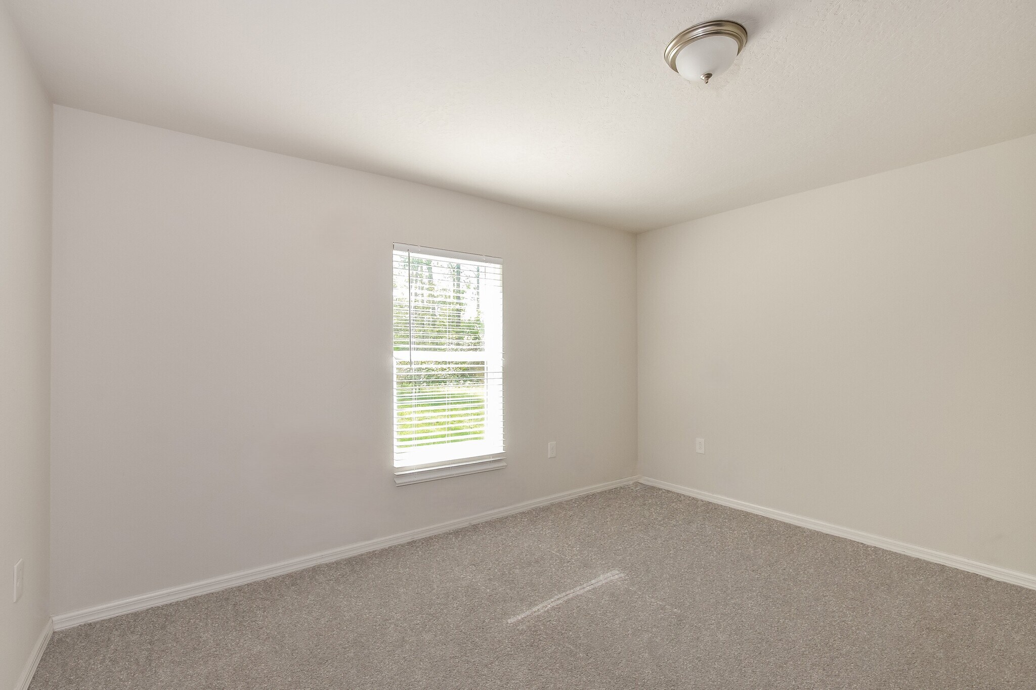 Building Photo - 15 Princess Luise Ln