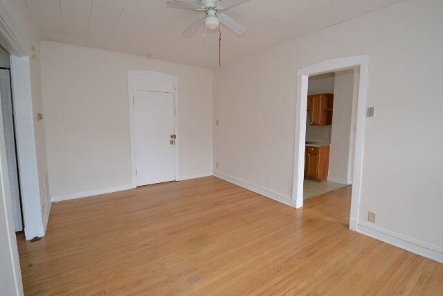 Building Photo - 2226 W Wilson Ave
