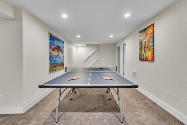 Building Photo - 4 Bedroom Home with Finished Basement, Chef’s Kitchen & Large Yard in Hampden Heights