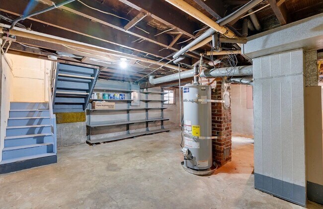 Building Photo - 2 bedroom, 1 bath house now available in North Portland! Overlook Neighborhood!