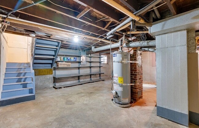 Building Photo - 2 bedroom, 1 bath house now available in North Portland! Piedmont Neighborhood!