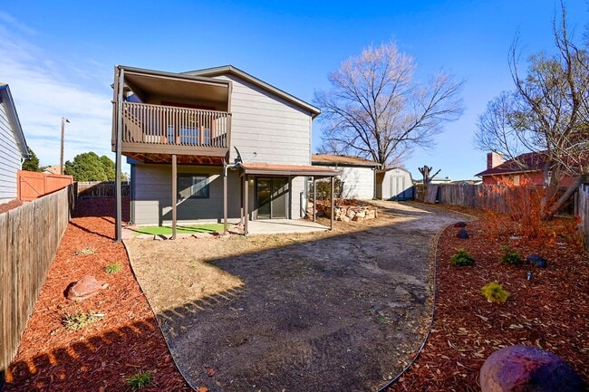 Building Photo - 330 Putnam Dr