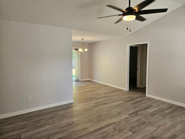 Building Photo - 3 bedroom, 2 bath home in the Neighborhoods of Holly Ridge Community