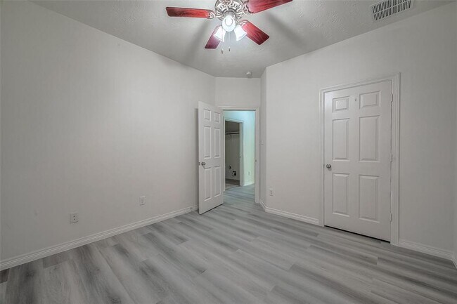 Building Photo - 520 West Fork