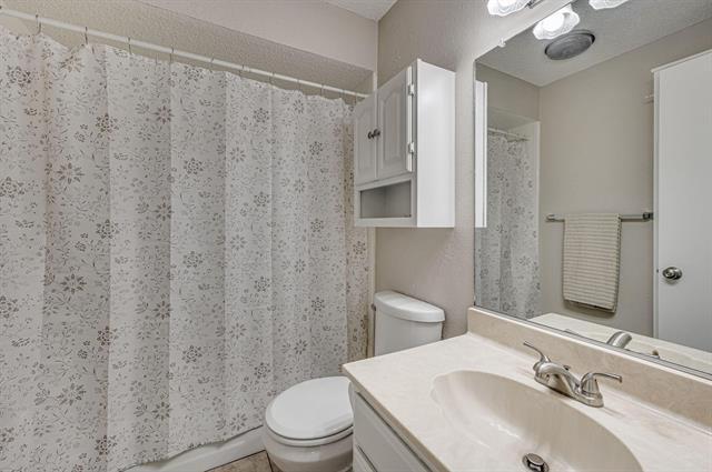 Building Photo - 1321 Meadow Ct