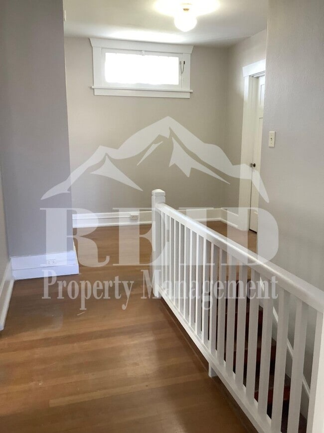 Building Photo - Large home/3bed 3 bath with bonus/office room just outside of PSNS and close to Bremerton Ferry