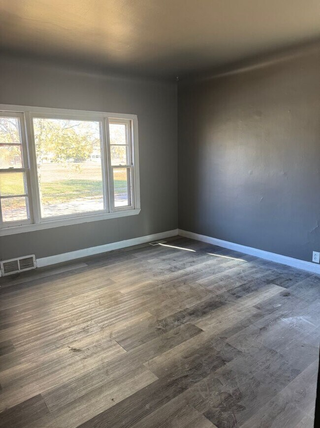 Building Photo - 3 Bedroom Home In Warren